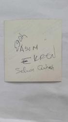 SELMA GÜNERİ ve CAZ MÜZİĞİN SEVİLEN İSİMLERİNDEN BATERİST ASIM EKREN'İN ORİJİNAL 2'Lİ FOTOĞRAF SETİ - 13 x 9 cm ve 9 x 8 cm EBADINDA - ASIM EKREN, SELMA GÜNERİ İLE NİŞANLI OLDUĞU 1980 YILINDA SAHİLDE EL ELE GEZİP BİRBİRLERİNE SARILIRKEN ÇEKİLMİŞ 2 ÖZEL KARE