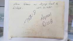 CAZ MÜZİĞİN SEVİLEN İSİMLERİNDEN BATERİST ASIM EKREN'İN ORİJİNAL FOTOĞRAFI - 18 x 12 cm EBADINDA - ASIM EKREN, EŞİ ZEYNEP ÖZAL'LA EL ELE TUTUŞURKEN ÇEKİLMİŞ BİR KARE, 25 TEMMUZ 1985