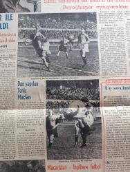 Vatan Pazar Gazetesi - Turkish Newspaper - 22 Kasım 1953 - insan uzuvlarının da yedekleri yapılıyor - Lana Turner fotoğraf - sinema dünyasından haberler - yeni bir İngiliz filmi Zalim Deniz fotoğraf - renkli karikatür - kaptan Edi Büdü karikatür - Ev Kadın Moda - karıncaların dünyası - işinizden memnun musunuz test - ev kadınına öğütler - Antonio'nun ölümü yazan F. Garcia Lorca - doğu ve batı açısından resim sanatı Eric Newton - hayat ve ölüm şairi Granadalı Garcia Lorca yazan Ali Nurganalı - rodrigo İstanbul'da yazan Fikri Çiçekoğlu - Yağmur kaçağı yazan Atilla İlhan - Neslimizin Öncü şairi Orhan Veli Kanık - Kitaplar Dergiler yazan Oktay Akbal - hikaye Mehmedin babasıyla anası yazan Orhan Kemal - kavak yelleri şiiri yazan Subutay Karahasanoğlu - Haftalık Hoş Memo papağan Sami karikatür - Tarzan Yazan Edgar Rice Burroughs - Dolmabahçe stadı'nda Beşiktaş Vefa maçı - Galatasaray İstanbulspor'la 1 1 berabere kaldı  fotoğraflar - Macaristan İngiltere futbol karşılaşması - Gündüz Kılıç