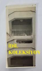 CAZ MÜZİĞİN SEVİLEN İSİMLERİNDEN BATERİST ASIM EKREN'İN EŞİ ZEYNEP ÖZAL'IN ORİJİNAL FOTOĞRAFI - 18 x 8 cm EBADINDA - TEMMUZ 1975