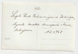 1968 YILI ERKEK ÇOCUK VE OYUNCAK ARKASI NOTLU SİYAH BEYAZ FOTOĞRAF