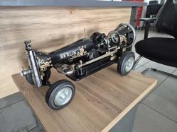 STEAMPUNK BİR İLERİ DÖNÜŞÜM ÇALIŞMASI DİKİŞ MAKİNASININ DÖNÜŞÜMÜ