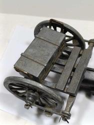 O10----ESKİ TOP ARABASI MÜHİMMAT SANDIĞI TEKERLEKLİ BÖLÜMÜ