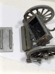 O10----ESKİ TOP ARABASI MÜHİMMAT SANDIĞI TEKERLEKLİ BÖLÜMÜ