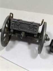 O10----ESKİ TOP ARABASI MÜHİMMAT SANDIĞI TEKERLEKLİ BÖLÜMÜ