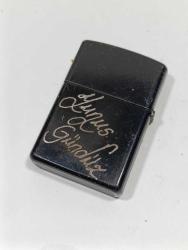 Ç14----İSİM YAZILI ESKİ ZİPPO BENZERİ BENZİNLİ ÇAKMAK