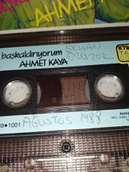 Kaset Ahmet Kaya başkaldırıyorum. Orijinal 1988 Kağıt Baskı. Kartonet tertemiz. kasette yazı var, sorunsuz çalışıyor