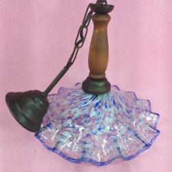 VINTAGE MURANO TARZI EL İŞİ , MAVİ BEYAZ RENK OPALİN BENEKLİ , KENARLARI VOLANLI KIVIRCIK CAMLI AVİZE SARKIT