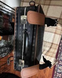 STRATİC SEYAHAT VALİZİ BAVUL  Boy  52 cm  Yükseklik 39  cm Tertemiz yırtığı söküğü yok  Anahtarı Kayıp