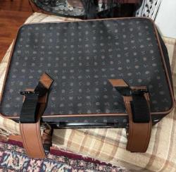 STRATİC SEYAHAT VALİZİ BAVUL  Boy  52 cm  Yükseklik 39  cm Tertemiz yırtığı söküğü yok  Anahtarı Kayıp