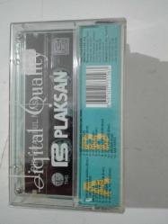 BİR İSTANBUL MASALI Kıraç / Funda Arar - KASET   ( Ambalajında )