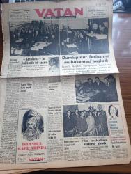 Vatan Gazetesi - Turkish Newspaper - 30 Nisan 1953 - bizi nasıl görüyorlar yazan Ahmet Emin Yalman Başmakale - Çanakkale ağır ceza mahkemesinde yapılan duruşmasında Kaptan Lorentzon sorguya çekiliyor fotoğraf - Dumlupınar faciasının muhakemesi başladı - Yüzbaşı Sabri Çelebioğlu'nun ifadeleri arasında değişiklik görüldü - Kaptan Lorentzon avukatlarına ve konsolosa izahat veriyor fotoğraf - Ankara'da stajyer doktor Erol Apaydın intihar etti - Birinci Türk film festivali'nin neticesi alındı -  Kadınlar tekkesi yazan Refik Halit Karay Yazı Dizisi - Eminönü Unkapanı yolu değiştirilecek - Taksim sinemasının kasası soyuldu - cumhurbaşkanı Celal Bayar Ankara'ya döndü - Galatasaray amatör takımı Fenerbahçe'yi 4-3 yendi - temsil bürosu müdürü Esad Tanrıöven Galatasaray Kulübü kaptanı Kadri Dağ'a cevap veriyor - Türkiye Milli Talebe Federasyonu futbol takımı Yugoslavya'ya gidiyor - Elazığ belediye reisi Kazım Bayar Demokrat partiden ihraç edildi - Movado Saat Deposu - Good Year Lastik