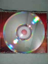 CD Kıraç benim yolum albümü. orijinal. ön kartoneti yok. disk tertemiz sorunsuz çalışıyor.