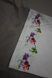 ÇİÇEK İŞLEMELİ ETAMİN YASTIK