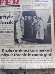 Zafer Gazetesi - Turkish Newspaper - 29 Aralık 1957 - sosyal sigorta kanunlarının tatbikat sahası genişletiliyor - 200 milyon lira sarfiyle 27 hastane kurulacak - iş yerlerinin sayısı 23 bine yaklaştı sigortalıların adedi de 600 bin - kaymakamlar kura çekti fotoğraf - Reisicumhur Celal Bayar Dün büyük bir törenle hizmete giren İstanbul'daki Kızılay ikinci kan merkezine geldiği sırada fotoğraf - İstanbul'da yeni açılan ikinci kan merkezinde Milli Müdafaa Vekili Şemi Ergin kan veriyor fotoğraf - Samsun çikolata fabrikası bitti - Tarsus Çukurova Çırçır fabrikası tamamen yandı - Kıbrıs valisi Hugh Foot Yarın İngiltere'ye hareket ediyor - Radyo ve haberler yazan Hikmet Münir Ebcioğlu - S.O.S. yazan Agatha Christie yazı dizisi -  Akbank - Grup Boks birincilikleri dün neticelendi - Kara günlerim filmi başrolde Gönül Beyhan Atıf Kaptan park ve sus sinemasında - cici gelin filmi başrolde Brigitte Bardot büyük sinemada - Gar  gazinosunda aile matinesi - federasyon azaları belli oldu Niyazi Sel