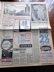 Zafer Gazetesi - Turkish Newspaper - 29 Aralık 1957 - sosyal sigorta kanunlarının tatbikat sahası genişletiliyor - 200 milyon lira sarfiyle 27 hastane kurulacak - iş yerlerinin sayısı 23 bine yaklaştı sigortalıların adedi de 600 bin - kaymakamlar kura çekti fotoğraf - Reisicumhur Celal Bayar Dün büyük bir törenle hizmete giren İstanbul'daki Kızılay ikinci kan merkezine geldiği sırada fotoğraf - İstanbul'da yeni açılan ikinci kan merkezinde Milli Müdafaa Vekili Şemi Ergin kan veriyor fotoğraf - Samsun çikolata fabrikası bitti - Tarsus Çukurova Çırçır fabrikası tamamen yandı - Kıbrıs valisi Hugh Foot Yarın İngiltere'ye hareket ediyor - Radyo ve haberler yazan Hikmet Münir Ebcioğlu - S.O.S. yazan Agatha Christie yazı dizisi -  Akbank - Grup Boks birincilikleri dün neticelendi - Kara günlerim filmi başrolde Gönül Beyhan Atıf Kaptan park ve sus sinemasında - cici gelin filmi başrolde Brigitte Bardot büyük sinemada - Gar  gazinosunda aile matinesi - federasyon azaları belli oldu Niyazi Sel