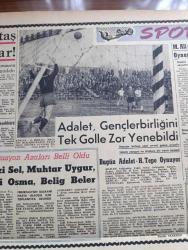 Zafer Gazetesi - Turkish Newspaper - 29 Aralık 1957 - sosyal sigorta kanunlarının tatbikat sahası genişletiliyor - 200 milyon lira sarfiyle 27 hastane kurulacak - iş yerlerinin sayısı 23 bine yaklaştı sigortalıların adedi de 600 bin - kaymakamlar kura çekti fotoğraf - Reisicumhur Celal Bayar Dün büyük bir törenle hizmete giren İstanbul'daki Kızılay ikinci kan merkezine geldiği sırada fotoğraf - İstanbul'da yeni açılan ikinci kan merkezinde Milli Müdafaa Vekili Şemi Ergin kan veriyor fotoğraf - Samsun çikolata fabrikası bitti - Tarsus Çukurova Çırçır fabrikası tamamen yandı - Kıbrıs valisi Hugh Foot Yarın İngiltere'ye hareket ediyor - Radyo ve haberler yazan Hikmet Münir Ebcioğlu - S.O.S. yazan Agatha Christie yazı dizisi -  Akbank - Grup Boks birincilikleri dün neticelendi - Kara günlerim filmi başrolde Gönül Beyhan Atıf Kaptan park ve sus sinemasında - cici gelin filmi başrolde Brigitte Bardot büyük sinemada - Gar  gazinosunda aile matinesi - federasyon azaları belli oldu Niyazi Sel