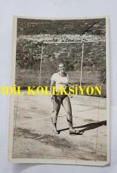 HÜLYA KOÇYİĞİT'İN KARDEŞİ NİLÜFER KOÇYİĞİT'İN ORİJİNAL 5'Lİ FOTOĞRAF SETİ - 18 x 12 cm EBADINDA - NİLÜFER KOÇYİĞİT, TENİS KORTUNDA TENİS OYNADIĞI ANLARDA ÇEKİLMİŞ 5'Lİ FOTOĞRAFI