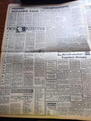Zafer Gazetesi - Turkish Newspaper - 18 Nisan 1958 - Başvekilimiz Adnan Menderes yarın uzakdoğuya hareket ediyor - Londra Kıbrıs Türktür cemiyeti Merkez Başkanı Necati Sager ve Kıbrıs Türk kültür derneği Genel Başkanı Mehmet Ertuğruloğlu basın toplantısı yaptı fotoğraf - Ayşe Köymen Teksas Fahri hemşehrisi oldu - Türk İş Kongresi dün sona erdi - Devlet demiryolları sinyalizasyon istasyonları kuruyor - Doktor Cemal Kiper işçi sigortaları kurumu umum müdürü oldu - Amerika Rusya üstünlük savaşı yazan Seyfi Kurtbek - Mustafa Akdağ Profesör oldu - Ayrancı barajı doluyor fotoğraf - Radyo ve haberler yazan Hikmet Münir Ebcioğlu - Ramazan musahabeleri yazan Ragıp Akyavaş - Misket yazan Münir Müeyyet Bekman yazı dizisi - NATO'nun savunma gücü artırılacak - İzmir'de yapılan at yarışları - Demokrat Parti İstanbul il başkanı Dr Cemil Bengü'nün vefatı - Atatürk'e ait film aranıyor - Mardin gecesi - serbest güreş seçmeleri sona erdi - siyasal bilgiler fakültesinde inek Bayramı hazırlığı - Fenerbahçe
