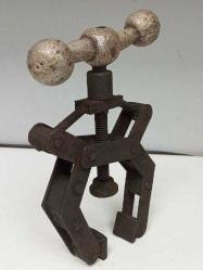 Eskilerden Koleksiyonluk Mengene El Aleti