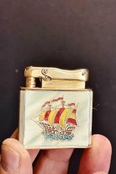 1950's ALMAN JBELO MONOPOL NADİR LAKELİ GEMİ İŞLEMELİ ALTIN KAPLAMA ESKİ İBELO BENZİNLİ ÇAKMAK