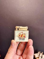 1950's ALMAN JBELO MONOPOL NADİR LAKELİ GEMİ İŞLEMELİ ALTIN KAPLAMA ESKİ İBELO BENZİNLİ ÇAKMAK