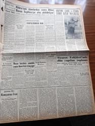 Yeni İstanbul Gazetesi - Turkish Newspaper - 11 Mayıs 1956 - gençlik ve hayat yazan Yavuz Abadan Başmakale - Üç mebus Cemal Köprülü Mahmut Goloğlu ve Kemal Özçoban Demokrat Parti haysiyet divanına veriliyor - Adnan Menderes İstanbul'da - Kıbrıs'ta 2 rum dün asıldı - bir bankanın faaliyeti tahdit edildi - Hürriyet partisinde mukabil hazırlık - Paris'te Mareşal Tito aleyhinde nümayiş - Adliye vekili Hüseyin Avni Göktürk Ankara'da baronun toplantısını men etti - Dük Polo oynuyor fotoğraf - muhtar yazan Fikret Arıt Yazı Dizisi - Bahar bayramı hazırlıkları - belediye reisi Fahrettin Kerim Gökay inşaat sahalarını teftiş etti - Rusya hesabına casusluk yapan Amerikalı kimyager - Macaristan Demir perdeyi açmaya karar verdi - Martine Carol ve eşinin dünkü basın toplantısı fotoğraf - Kore'de savaşan 16 millet temsilcilerinin toplantısı - çukurova'da pamuk tarlaları geç yeşerdi - İstanbul'da sinemalar tiyatrolar müzeler - Ankara İstanbul Radyosu Programı - İstanbulspor 4 Kasımpaşa 4
