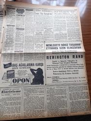 Yeni İstanbul Gazetesi - Turkish Newspaper - 11 Mayıs 1956 - gençlik ve hayat yazan Yavuz Abadan Başmakale - Üç mebus Cemal Köprülü Mahmut Goloğlu ve Kemal Özçoban Demokrat Parti haysiyet divanına veriliyor - Adnan Menderes İstanbul'da - Kıbrıs'ta 2 rum dün asıldı - bir bankanın faaliyeti tahdit edildi - Hürriyet partisinde mukabil hazırlık - Paris'te Mareşal Tito aleyhinde nümayiş - Adliye vekili Hüseyin Avni Göktürk Ankara'da baronun toplantısını men etti - Dük Polo oynuyor fotoğraf - muhtar yazan Fikret Arıt Yazı Dizisi - Bahar bayramı hazırlıkları - belediye reisi Fahrettin Kerim Gökay inşaat sahalarını teftiş etti - Rusya hesabına casusluk yapan Amerikalı kimyager - Macaristan Demir perdeyi açmaya karar verdi - Martine Carol ve eşinin dünkü basın toplantısı fotoğraf - Kore'de savaşan 16 millet temsilcilerinin toplantısı - çukurova'da pamuk tarlaları geç yeşerdi - İstanbul'da sinemalar tiyatrolar müzeler - Ankara İstanbul Radyosu Programı - İstanbulspor 4 Kasımpaşa 4