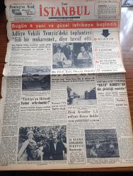 Yeni İstanbul Gazetesi - Turkish Newspaper - 6 Mayıs 1956 - üniforma yazan Habib Edib Törehan Başmakale - adliye vekili Hüseyin Avni Göktürk temyizdeki toplantıyı fiili bir mukavemet diye tavsif etti - Türk kızı Ece Özbayrak dünya daktilo sürat rekorunu Dün kırdı fotoğraf - Barıştan dem vuran komünist liderleri 1 Mayıs'ta Doğu Alman ordusunun ilk zırhlı birliklerini sokağa salmaktan geri durmamıştır fotoğraf - cezayir'de fransızlarla milliyetçiler arasındaki son çarpışmalar fotoğraf - Amerikalı senatörler Türkiye'ye iktisadi yardım arttırılmalıdır dediler - NATO konseyinin Dün görüştüğü meseleler - aradaki fark yazan Refik Halit Karay - halen balayında bulunan Grace Kelly ve Monako Prensi fotoğraf - Fenerbahçe Emniyeti 1 0 zor yendi fotoğraf - Muhtar yazan Fikret Arıt Yazı Dizisi - 10. Daktilografi müsabakasında Remington Rand fabrikasının mütehassısı da hazır bulundu - anneler Günü için hatıra pulu - Kocamustafapaşalıların derdi - Ziraat bankası'nın köylü vatandaşa verdiği krediler