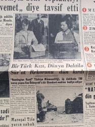 Yeni İstanbul Gazetesi - Turkish Newspaper - 6 Mayıs 1956 - üniforma yazan Habib Edib Törehan Başmakale - adliye vekili Hüseyin Avni Göktürk temyizdeki toplantıyı fiili bir mukavemet diye tavsif etti - Türk kızı Ece Özbayrak dünya daktilo sürat rekorunu Dün kırdı fotoğraf - Barıştan dem vuran komünist liderleri 1 Mayıs'ta Doğu Alman ordusunun ilk zırhlı birliklerini sokağa salmaktan geri durmamıştır fotoğraf - cezayir'de fransızlarla milliyetçiler arasındaki son çarpışmalar fotoğraf - Amerikalı senatörler Türkiye'ye iktisadi yardım arttırılmalıdır dediler - NATO konseyinin Dün görüştüğü meseleler - aradaki fark yazan Refik Halit Karay - halen balayında bulunan Grace Kelly ve Monako Prensi fotoğraf - Fenerbahçe Emniyeti 1 0 zor yendi fotoğraf - Muhtar yazan Fikret Arıt Yazı Dizisi - 10. Daktilografi müsabakasında Remington Rand fabrikasının mütehassısı da hazır bulundu - anneler Günü için hatıra pulu - Kocamustafapaşalıların derdi - Ziraat bankası'nın köylü vatandaşa verdiği krediler