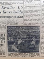 Yeni İstanbul Gazetesi - Turkish Newspaper - 6 Mayıs 1956 - üniforma yazan Habib Edib Törehan Başmakale - adliye vekili Hüseyin Avni Göktürk temyizdeki toplantıyı fiili bir mukavemet diye tavsif etti - Türk kızı Ece Özbayrak dünya daktilo sürat rekorunu Dün kırdı fotoğraf - Barıştan dem vuran komünist liderleri 1 Mayıs'ta Doğu Alman ordusunun ilk zırhlı birliklerini sokağa salmaktan geri durmamıştır fotoğraf - cezayir'de fransızlarla milliyetçiler arasındaki son çarpışmalar fotoğraf - Amerikalı senatörler Türkiye'ye iktisadi yardım arttırılmalıdır dediler - NATO konseyinin Dün görüştüğü meseleler - aradaki fark yazan Refik Halit Karay - halen balayında bulunan Grace Kelly ve Monako Prensi fotoğraf - Fenerbahçe Emniyeti 1 0 zor yendi fotoğraf - Muhtar yazan Fikret Arıt Yazı Dizisi - 10. Daktilografi müsabakasında Remington Rand fabrikasının mütehassısı da hazır bulundu - anneler Günü için hatıra pulu - Kocamustafapaşalıların derdi - Ziraat bankası'nın köylü vatandaşa verdiği krediler