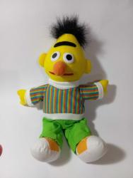 1997 yılından susam sokağı oyuncakları Çok iyi durumda 25 cm boy 2 si beraber gonderilecektir