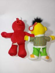 1997 yılından susam sokağı oyuncakları Çok iyi durumda 25 cm boy 2 si beraber gonderilecektir