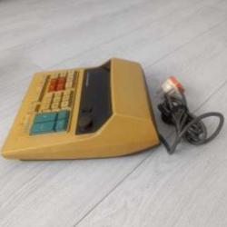 Singer marka elektrikli Eski Tip Muhasebe hesap makinesi.