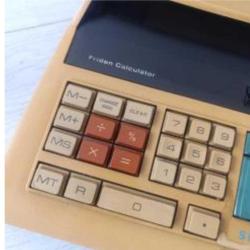 Singer marka elektrikli Eski Tip Muhasebe hesap makinesi.