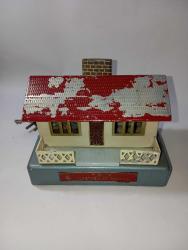 ÖĞRETMENLER BANKASI EV KUMBARA İYİ DURUMDA ANAHTARİ MEVCUT  RESİMLERDEKİ HALİYLE KOLEKSİYON DEKORLUK  #tdkoleksiyonkumbara #tdkoleksiyonogretmelerbankasi