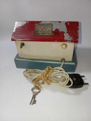 ÖĞRETMENLER BANKASI EV KUMBARA İYİ DURUMDA ANAHTARİ MEVCUT  RESİMLERDEKİ HALİYLE KOLEKSİYON DEKORLUK  #tdkoleksiyonkumbara #tdkoleksiyonogretmelerbankasi