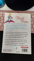 KÜÇÜK PRENS - ORJİNAL DİLDEN TAM ÇEVİRİ - ANTOINE DE SAINT _ EXUPÉRY - KOKULU KİTAP AYRICA AYRACININ UCUNDA KÜÇÜK BİR PRENS BİBLOSU VAR - YAKAMOZ YAYINLARI 15. BASIM 2016