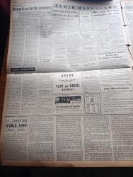 Yeni İstanbul Gazetesi - Turkish Newspaper - 30 Ekim 1958 - haftalar yazan Habib Edib Törehan Başmakale - Cumhuriyetin 35. yıldönümü coşkun tezahüratla kutlandı - Taksim meydanı'ndaki geçit resminden bir görünüş - Ankara hipodromunda ay yıldızlı Honest John isimli füzelerden birinin geçişi fotoğraf - Celal Bayar Refik Koraltan ve Adnan Menderes Anıtkabir'de fotoğraf - İsmet İnönü ve CHP grubu Anıtkabir'de saygı duruşunda fotoğraf - milli maç için Sulhi Garan bükreşe hareket etti - Boris Pasternak Nobel mükafatını redde zorlandı - Amerika Savunma Bakanı Neil Mac Elroy Amerikalılar Türklerle dost olduğumuz için iftar ediyoruz dedi - Milli piyango'nun 29 Ekim çekilişinde kazananlar - dünden bugüne bugünden yarına yazan Refik Halit Karay - Rossana Podesta ve harikulade fiziği fotoğraf - İstanbul eğlence yerleri - Penisilinin XXX. Yılı - milli takımın kalesini bükreş'te Turgay Şeren koruyacak - takımın kaptanı Lefter Küçükandonyadis fotoğraf - Milli takımın Belçika ile berabere kaldığı maç
