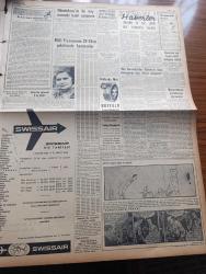 Yeni İstanbul Gazetesi - Turkish Newspaper - 30 Ekim 1958 - haftalar yazan Habib Edib Törehan Başmakale - Cumhuriyetin 35. yıldönümü coşkun tezahüratla kutlandı - Taksim meydanı'ndaki geçit resminden bir görünüş - Ankara hipodromunda ay yıldızlı Honest John isimli füzelerden birinin geçişi fotoğraf - Celal Bayar Refik Koraltan ve Adnan Menderes Anıtkabir'de fotoğraf - İsmet İnönü ve CHP grubu Anıtkabir'de saygı duruşunda fotoğraf - milli maç için Sulhi Garan bükreşe hareket etti - Boris Pasternak Nobel mükafatını redde zorlandı - Amerika Savunma Bakanı Neil Mac Elroy Amerikalılar Türklerle dost olduğumuz için iftar ediyoruz dedi - Milli piyango'nun 29 Ekim çekilişinde kazananlar - dünden bugüne bugünden yarına yazan Refik Halit Karay - Rossana Podesta ve harikulade fiziği fotoğraf - İstanbul eğlence yerleri - Penisilinin XXX. Yılı - milli takımın kalesini bükreş'te Turgay Şeren koruyacak - takımın kaptanı Lefter Küçükandonyadis fotoğraf - Milli takımın Belçika ile berabere kaldığı maç