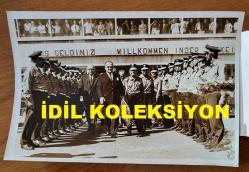 TÜRK HEKİM ve SİYASETÇİ, 1968-1973 İSTANBUL BELEDİYE BAŞKANI DOKTOR FAHRİ ATABEY'İN ORİJİNAL FOTOĞRAFI - 18 x 12 cm EBADINDA - DR. FAHRİ ATABEY, MOSKOVA'YA GİDİŞİNDE TÖRENLE UĞURLANIRKEN ÇEKİLMİŞ BİR KARE. (ATİLLA DAĞLI)