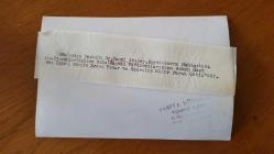 TÜRK HEKİM ve SİYASETÇİ, 1968-1973 İSTANBUL BELEDİYE BAŞKANI DOKTOR FAHRİ ATABEY'İN ORİJİNAL FOTOĞRAFI - 18 x 12 cm EBADINDA - DR. FAHRİ ATABEY, ZEYTİNBURNU MUHTARLARIYLA BİRLİKTE YAPTIĞI TOPLANTI SIRASINDA BAŞKAN YARDIMCILARINDAN ADNAN ÖZET, FEN İŞLERİ MÜDÜRÜ ERDEM YENER ve MECRALAR MÜDÜRÜ FARUK ÇETİZ'İN DE YER ALDIĞI KAREDE TOPLUCA HATIRA POZU VERİRKEN ÇEKİLMİŞ BİR KARE