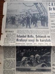 Yeni İstanbul Gazetesi - Turkish Newspaper - 22 Mayıs 1956 - dert ortaklığı yazan Habib Edib Törehan Başmakale - İran Şahı İstanbul'a ayak basarken fotoğraf - majestte imparatoriçe Süreyya beraberinde başvekil Adnan Menderes ve bayan Gökay olduğu halde otomobille beyoğlu'ndan geçerken fotoğraf - CHP kurultayı İsmet İnönü'nün mühim bir nutku ile çalışmalarına başladı - Kıbrıs'ta rum tedhişçilerin faaliyeti arttı - Atatürk üniversitesine eleman yetiştiriliyor - Hürriyet Partisi Manisa'da son Ege mitingini dün yaptı - Demokrat Parti Bergama mitinginden bir fotoğraf - hidrojen bombası infilakının tafsilatı - toplantı israfı yazan Refik Halit Karay - Muhtar yazan Fikret Arıt Yazı Dizisi - imparatoriçe Süreyya'nın hayatı Derleyen Nezihe Türkkan Yazı Dizisi - Stalin'in kızı Svetlana Moskova'da bir kabul resmine iştirak etti - köy kadınlarından yükselen ses yazan Tarhan Toker - Çayeli Çay fabrikası işletmeye açılıyor - Ankara İstanbul Radyosu Programı - Dünya Kupası Güreş Şampiyonası