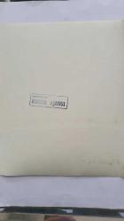 HÜLYA KOÇYİĞİT'İN KARDEŞİ NİLÜFER KOÇYİĞİT'İN ORİJİNAL BÜYÜK BOY 2'Lİ FOTOĞRAF SETİ - 24 x 18 cm ve 22 x 18 cm EBADINDA - NİLÜFER KOÇYİĞİT, BERABERİNDEKİLERLE NEŞE İÇİNDE SOHBET EDERKEN ÇEKİLMİŞ 2 FARKLI KARE