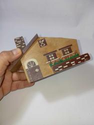 EMLAK KREDİ BANKASİ AHSAP KUMBARA. EKSİK eksikleri var . cati eksik. resimlerdeki haliyle koleksiyon dekorluk parçalık #tdkoleksiyonkumbara #tdkoleksiyonemlakkredibankasi