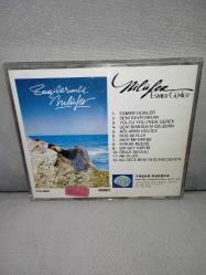 CD Nilüfer esmer günler albümü orijinal 1989 pembe bandrollü dönem baskı albüm. Dinlemeyi etkilemeyen çizikler var sorunsuz çalışıyor koleksiyonluk