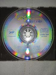 CD Nilüfer esmer günler albümü orijinal 1989 pembe bandrollü dönem baskı albüm. Dinlemeyi etkilemeyen çizikler var sorunsuz çalışıyor koleksiyonluk