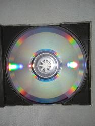 CD Nilüfer esmer günler albümü orijinal 1989 pembe bandrollü dönem baskı albüm. Dinlemeyi etkilemeyen çizikler var sorunsuz çalışıyor koleksiyonluk