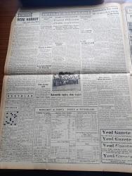 Yeni İstanbul Gazetesi - Turkish Newspaper - 4 Temmuz 1953 - prim siyaseti yazan Namık Zeki Aral Başmakale - Millet Partisi hakkında takibat başladı - İzmir'de neşredilen beyanname Millet Partisi öldü yaşasın millet - Polonya'da kanlı isyanlar başladı - Doktor Raif Yesari'nin evinde başsavcı arama yaptı - Wimbledon tenis turnuvası şampiyonu Victor Seixos fotoğraf - CHP yeni genel idare kurulu toplantı halinde fotoğraf - İsmail Rüştü Aksal CHP genel idare kurulundan istifa mı etti - 1 milyon 123 bin dolarlık mermi imal edeceğiz - Fuat Köprülü Yarın trenle Atina'ya gidiyor - Adnan Menderes Ankara'da - Türkiye güzellik kraliçesi Ayten Akyol amerika'ya hareket etti - döner ayna yazan Halide Edip Adıvar Yazı Dizisi - Afiş sergisi açıldı fotoğraf - Prens Sabahattin hayatı ve sosyolojisi yazan Nurettin Şazi Kösemihal - İzmir fuarından kaçırılan Kaplan - berlin'den tanklar çekiliyor - Mısır'da sansür kaldırıldı - meşhur falcı Johannes Vehlow fotoğraf - Dede Korkut yazan Eflatun Cem Güney