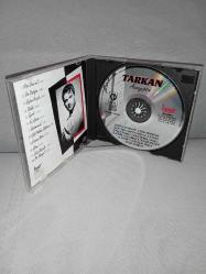Cd Tarkan Aacayipsin albümü. Orijinal 1994 kırmızı bandrollü dönem baskı albüm. Kartonette minik yırtık ile dinlemeyi etkilemeyen çizikler var sorunsuz çalışıyor